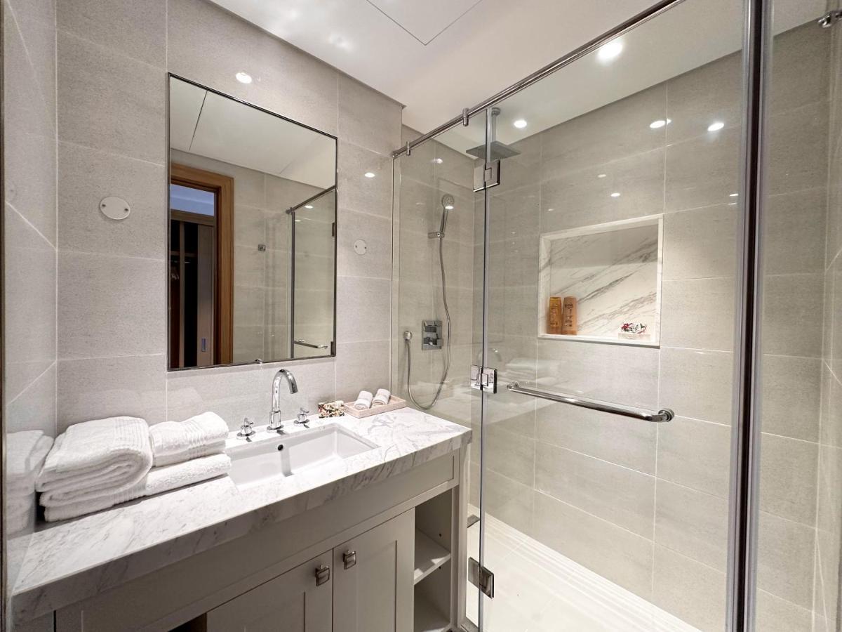 Апартаменти Opera Grand By Luxstay Homes *