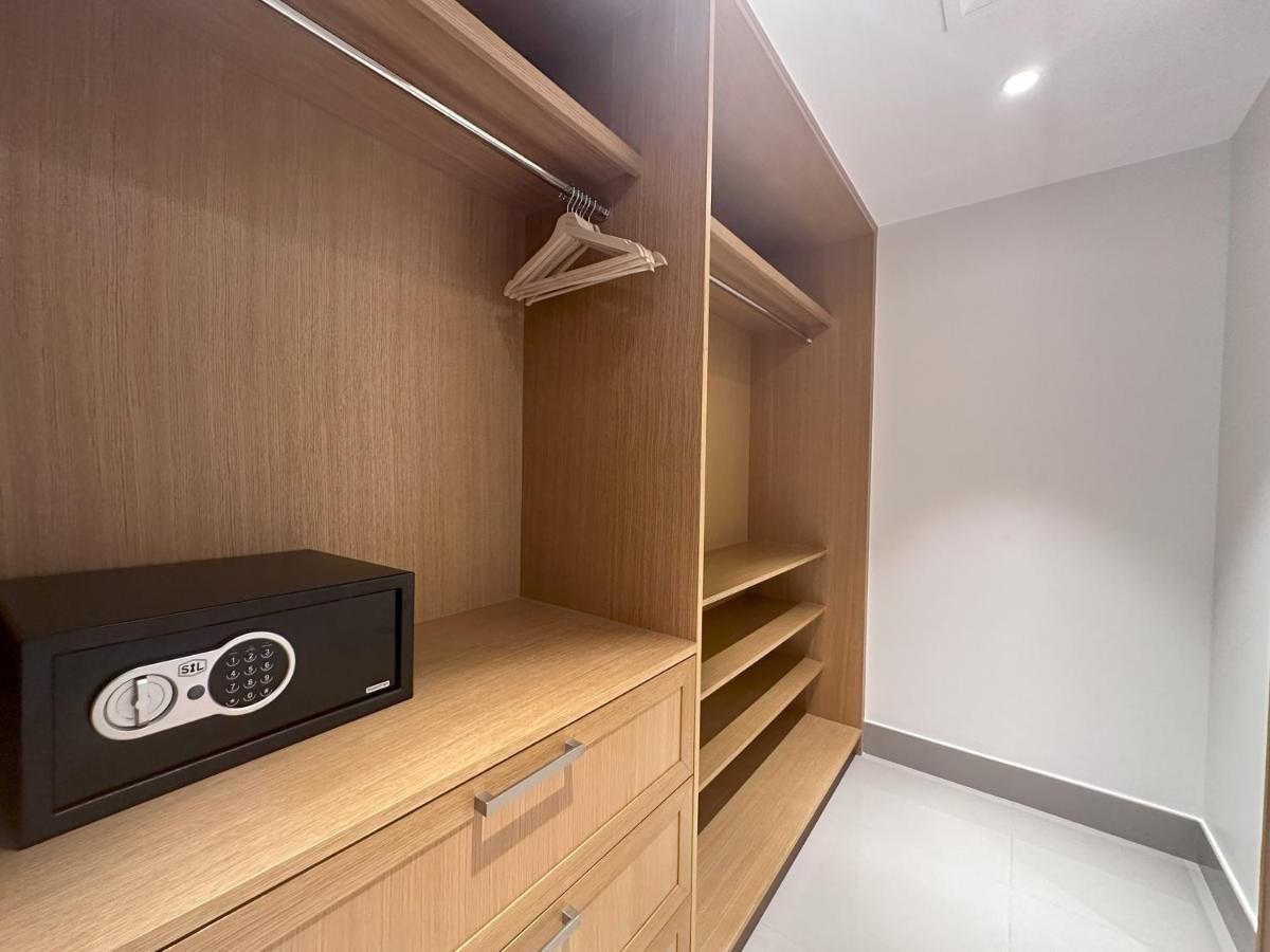 Opera Grand By Luxstay Homes Апартаменти Дубай